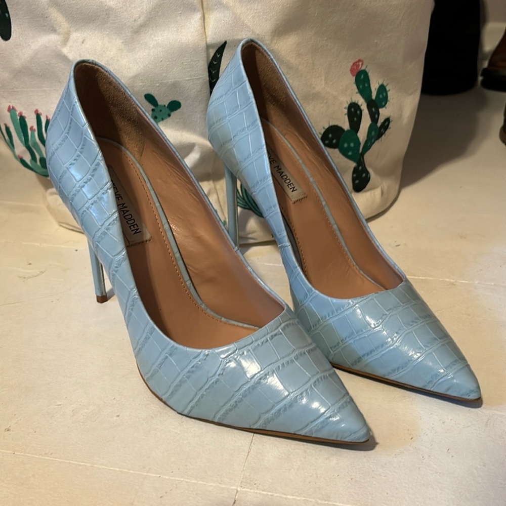Steve Madden Women's Vala Pump in Light Blue Croco, Size 10
